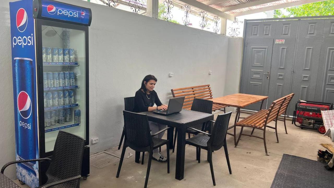 Hostel L&K Tashkent Esterno foto